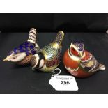 Crown Derby: Imari paperweights Wren, Chaffinch & Blue Tit. (3).