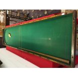 Games & Pastimes: Early 20th cent. Mahogany folding table billiards game with inlaid scoring, plus a