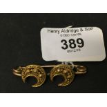 Hallmarked Gold: 9ct twin crescent moon bar brooch.