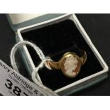 Hallmarked Gold: 18ct. Cameo ring.