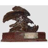 Lt. Heinrich Bongartz - Bronzeskulptur {Adlerkampf{ Kämpfende Adler aus Bronze auf abgestuftem