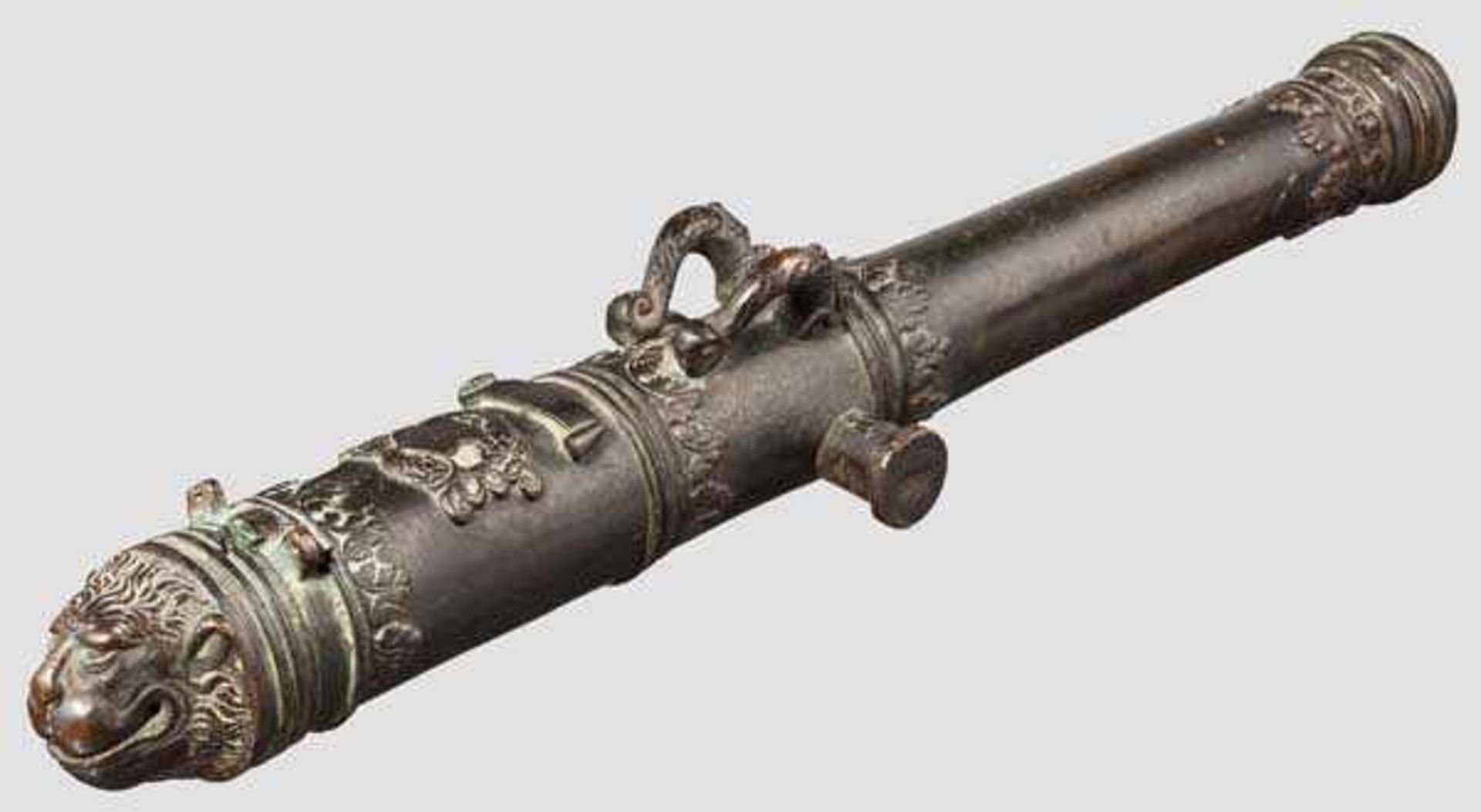 Bronzenes Rohr einer Modellkanone, süddeutsch, wohl Nürnberg um 1600 Rundes, leicht konisches Rohr - Bild 2 aus 2