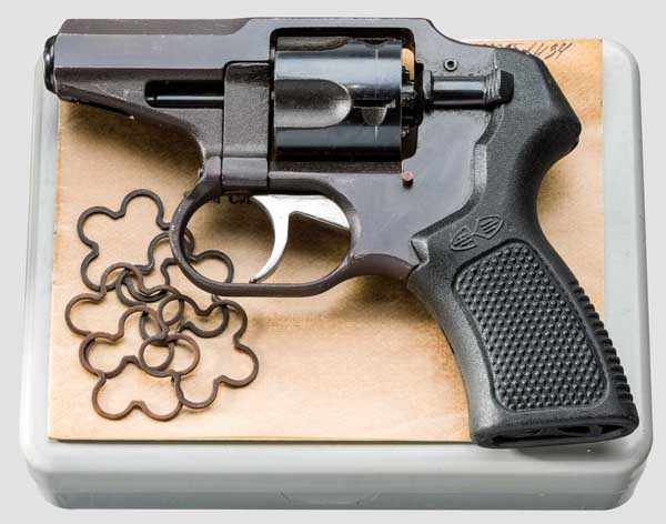 Revolver Mod. P-92 C, Tula, in Box Kal. 9 mm Mak., Nr. 94HT1434. Blanker, hartverchromter Lauf,
