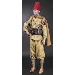 Uniformfigur eines Unteroffiziers der italienischen Kolonialinfanterie im Zweiten Weltkrieg Hoher