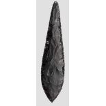 Große Obsidianklinge, präkolumbisches Südamerika, 1. Jtsd. n. Chr. Große, lorbeerblattförmige Klinge
