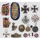 Sammlung Kriegsauszeichnungen Eiserne Kreuze und Kriegsverdienstkreuz 1939 in unterschiedlichen