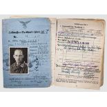 Soldbuch und Urkunden eines zur Ehrenblattspange der Luftwaffe eingereichten Transportfliegers