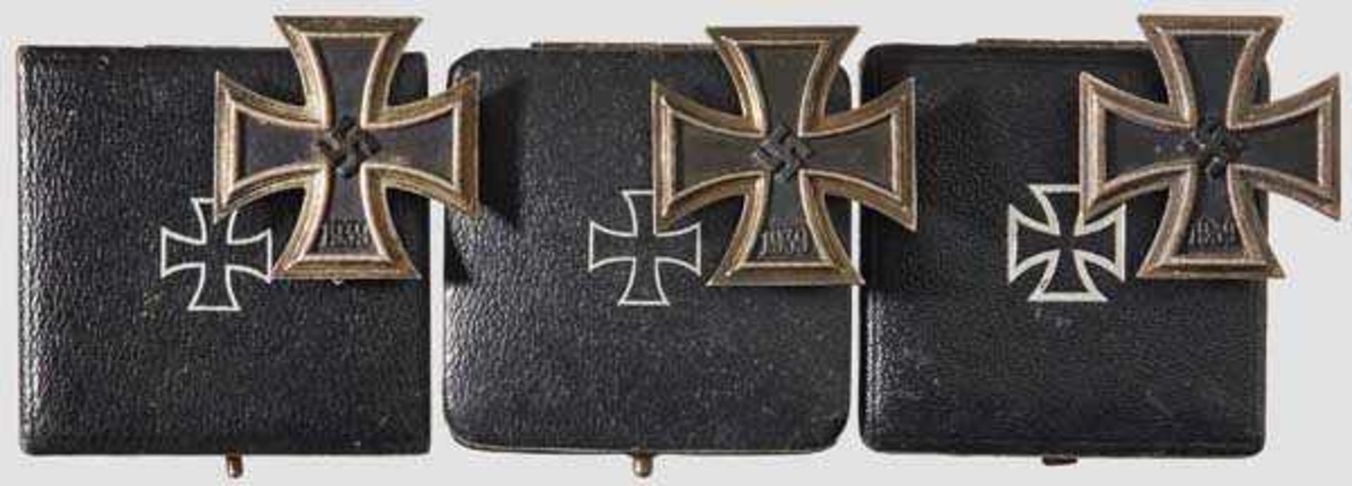 Three Iron Crosses 1939 I Class in Cases of Issue Each unmarked example with black lacquered - Bild 2 aus 3
