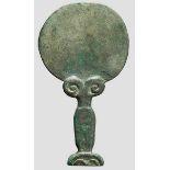 Bronzespiegel, skythisch, 5. Jhdt. v. Chr. Scheibenförmiger Spiegel mit beidseitig gewölbtem