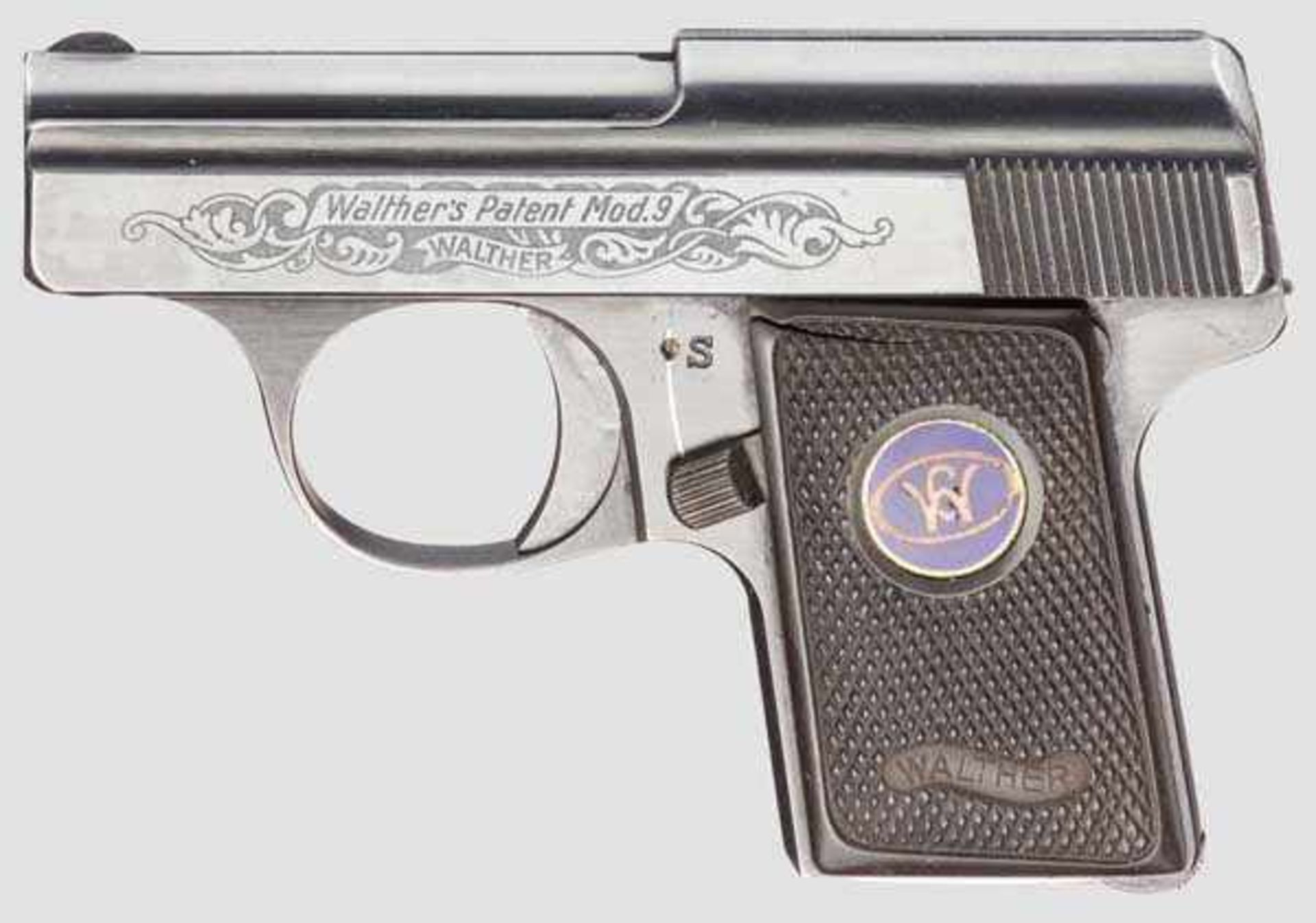 Walther Mod. 9b, graviert Kal. 6,35 mm, Nr. 592880. Lauf matt. Sechsschüssig. Beschuss Krone/N.
