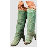 Seltenes Stiefel-Paar aus grünem Chagrinleder, Turkestan, 19. Jhdt. Aus zwei Lagen Leder und