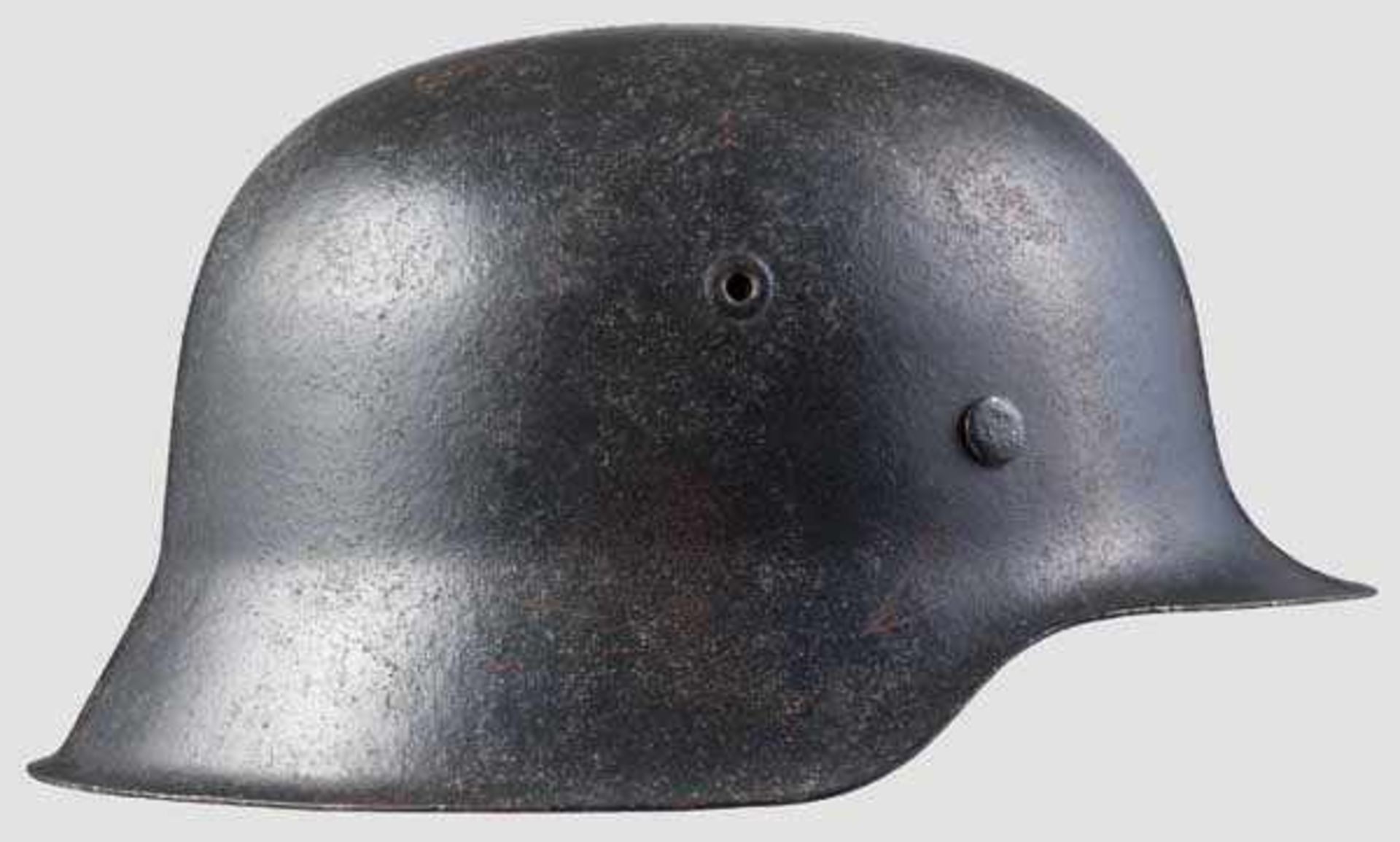 Helm M 42 mit Abzeichen des NSKK Glocke mit graublauer Lackierung, seitlich goldfarbenes Emblem, - Bild 2 aus 4