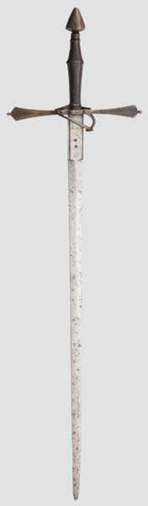 Schwert zu anderthalb Hand, deutsch um 1550 Zweischneidige, beidseitig gegratete Klinge mit - Bild 2 aus 7