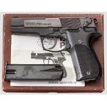 Walther P 88 Compact, im Karton Kal. 9 mm Luger, Nr. 100103. Nummerngleich. Blanker Lauf. 14-