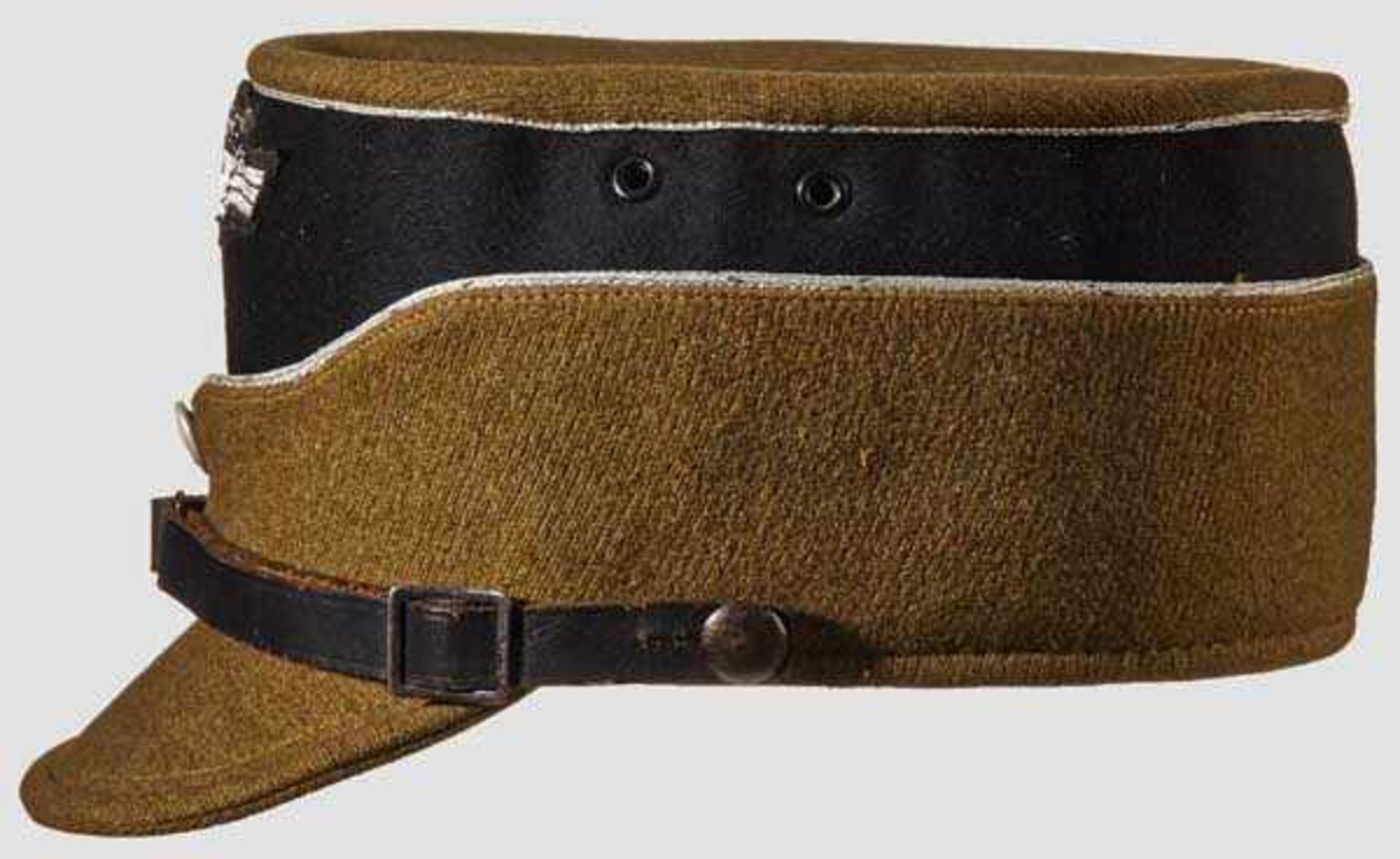 A Kepi for an NSKK Leader Olive brown gabardine body and visor, black wool band, silver wire piping, - Bild 4 aus 7