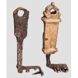 Zwei Schlüssel aus Eisen, einer mit Bronzegriff, römisch, 2. - 3. Jhdt. n. Chr. Zwei eiserne