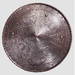 Geätzter Rundschild, Historismus im Stil des 16. Jhdts. Konischer Rundschild aus Eisen mit stark