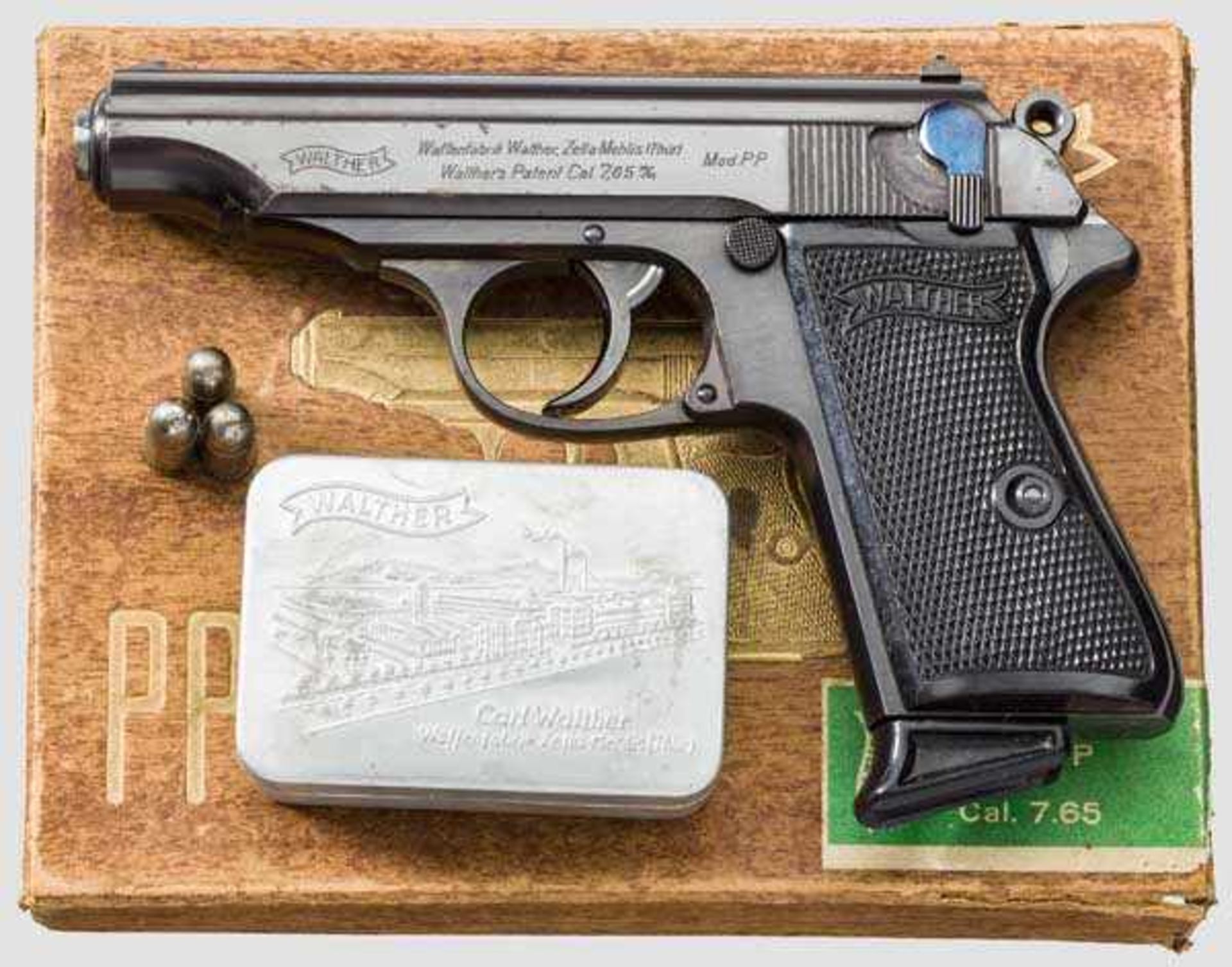 Walther PP, ZM, im Karton Kal. 7,65 mm, Nr. 775441. Blanker Lauf. Achtschüssig. Beschuss Krone/N.