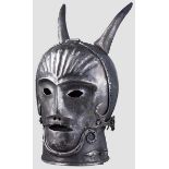 Schandmaske, Sammleranfertigung im Stil des 16./17. Jhdts. Einteilig gearbeitete Kalotte mit zwei