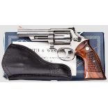 Smith & Wesson Mod. 66, {The .357 Combat Magnum Stainless{, im Karton Kal. .357 Mag., Nr. 9K73130.