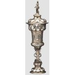 Kleiner Münzpokal im Stil der Hochrenaissance, Augsburg um 1860 Silber, die Innenseite vergoldet.