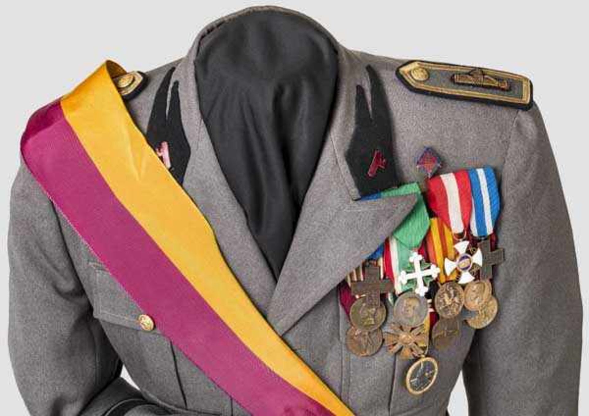 Uniform eines Majors der faschistischen Miliz MVSN Schirmmütze aus grauem Filz, schwarzes Besatzband - Bild 2 aus 9