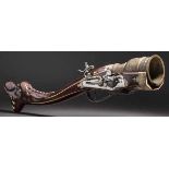 Bedeutendes Luxus-Granatgewehr, süddeutsch um 1610/20 Becherförmiger Mörserlauf aus Bronze mit