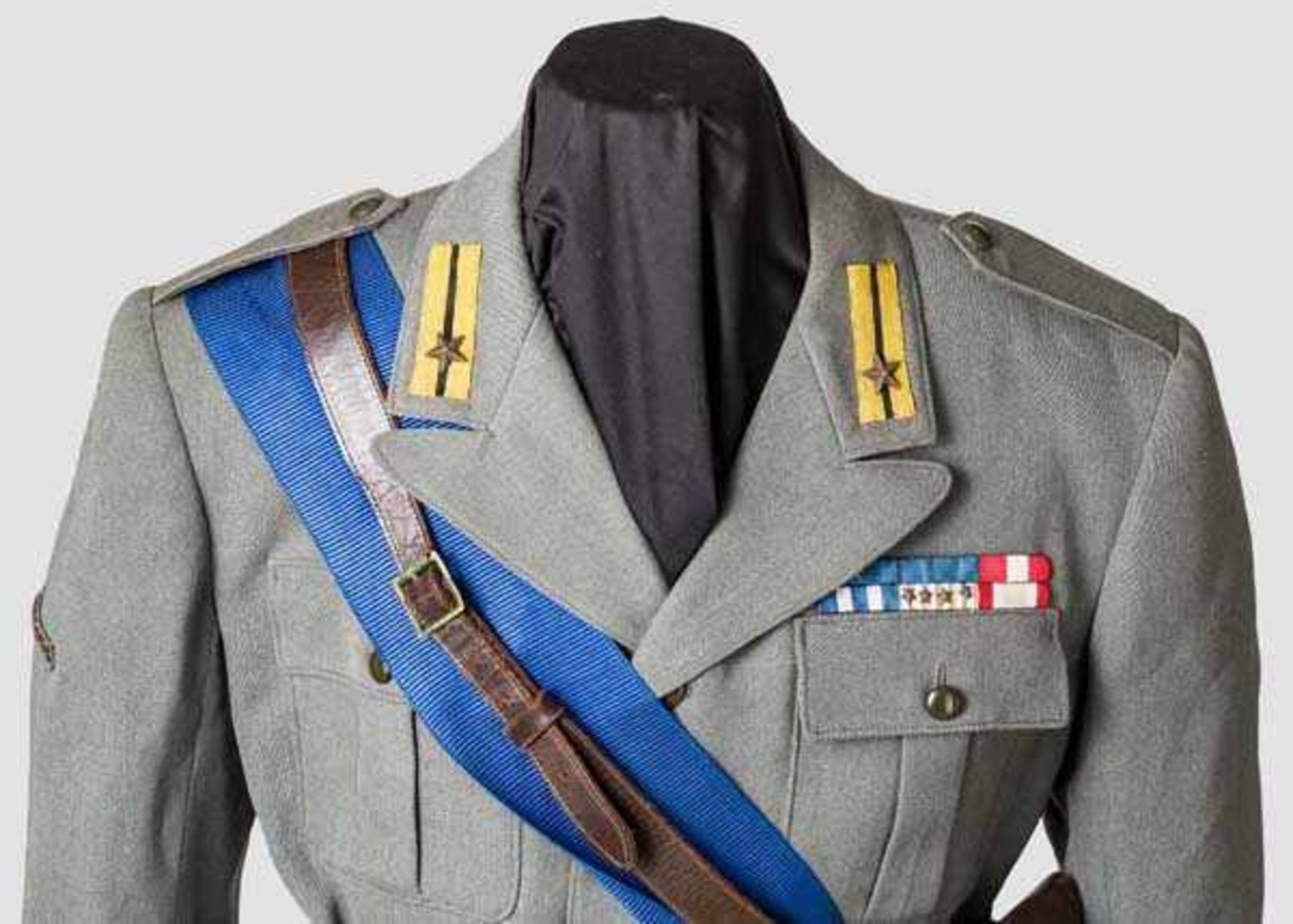 Uniform eines Oberstleutnants des 17. Infanterie-Regiments {Acqui{ aus dem Zweiten Weltkrieg - Bild 2 aus 5