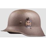 Stahlhelm M 17 der Wiener Regimenter ab 1934 Bräunlich lackierte Glocke mit linksseitigem Wiener