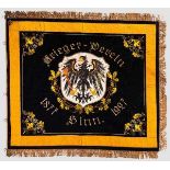 Fahne des Kriegervereines in Sinn Vs. aus schwarzem Samt mit goldener Litzeneinfassung und farbig
