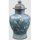 Cloisonée-Vase, China, 19. Jhdt. Bauchige Vase aus Kupfer mit ganzflächigem Cloisonée-Dekor. Auf der