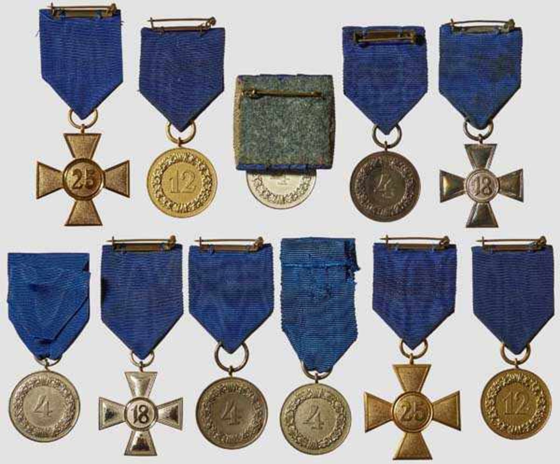 A Collection of Wehrmacht Service Awards Eleven awards representing four stages of the Wehrmacht - Bild 2 aus 2