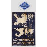 Zwei Emailleschilder Löwenbräu {LÖWENBRÄU MÜNCHEN{, abgekantet, leicht deformiertes Schild mit