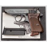 Walther PPK, Ulm, in Box Kal. .22 l.r., Nr. 122580LR. Nummerngleich. Blanker Lauf. Siebenschüssig.