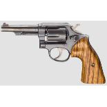 Smith & Wesson M & P, mit Tasche, Polizei Bayern Kal. .38 S & W Spl., Nr. V495478. Nummerngleich.