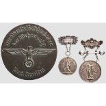 Medaille Meisterschaften der Wehrmacht 1938 und zwei Silbermedaillen Gusseiserne Medaille mit