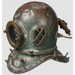 Taucherhelm aus dem Zweiten Weltkrieg Glocke aus dickem Kupferblech (Dellen), grün lackiert (