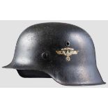 Helm M 42 mit Abzeichen des NSKK Glocke mit graublauer Lackierung, seitlich goldfarbenes Emblem,