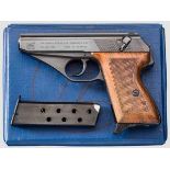 Mauser Mod. HSc, in Box Kal. 9 mm kurz, Nr. 01.000003. Nummerngleich. Blanker Lauf.