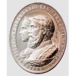 Silberne Hochzeitsmedaille Baden 1856 - 1881 Hochreliefierte, ovale Tafelmedaille auf die Silberne