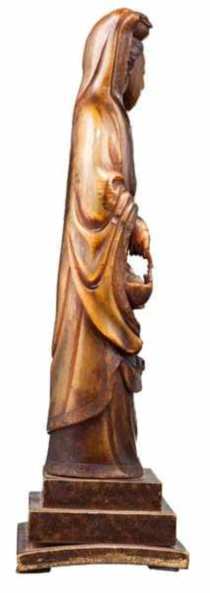 Geschnitzte Figur der Guanyin, China, 19. Jhdt. Aus braunem Horn fein geschnitzte, partiell - Bild 6 aus 6