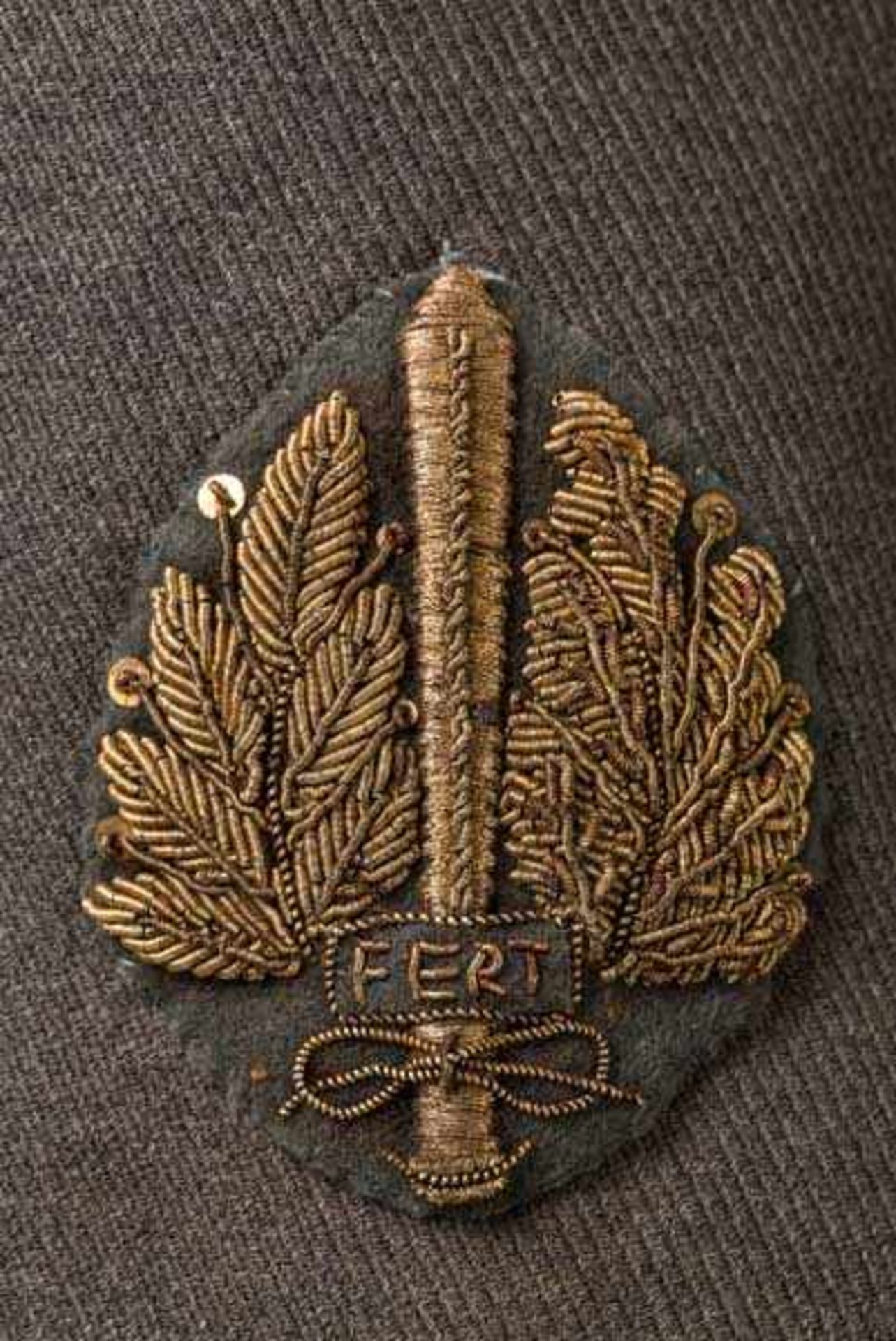 Uniformjacke und Stahlhelm eines Leutnants der Arditi-Sturmtruppen um 1917 Stahlhelm vom Typ - Bild 2 aus 7