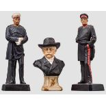 Drei Keramikfiguren Steinzeug, farbig bemalt. Eine stehende Ganzfigur Bismarcks in Uniform und