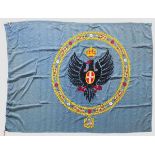 Fahne aus dem Haus Savoyen, erste Hälfte 20. Jhdt. Graublaues Fahnentuch mit handgesticktem Wappen
