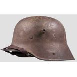 Stahlhelm M 1916 Feldgraue Originallackierung, Schlagstempelung {ET 64{, Knöpfe M 91 und