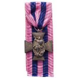 Michaelsorden - Verdienstkreuz Deutlich getragenes, frühes und unsigniertes Brustkreuz aus Silber.