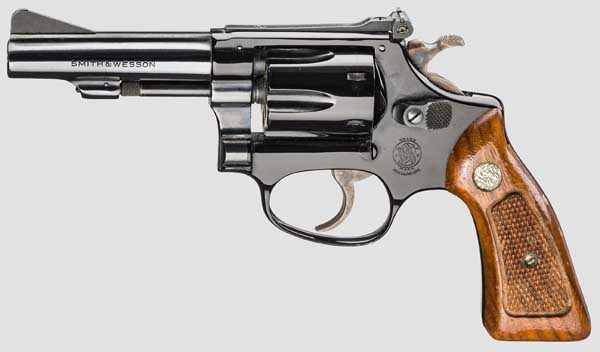 Smith & Wesson Mod. 43, {The 1955 .22/.32 Kit Gun Airweight{, mit Holster Kal. .22 l.r., Nr. M38248.