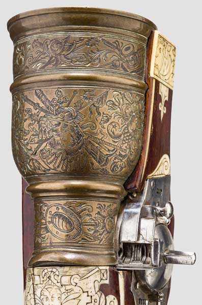 Bedeutendes Luxus-Granatgewehr, süddeutsch um 1610/20 Becherförmiger Mörserlauf aus Bronze mit - Image 7 of 9
