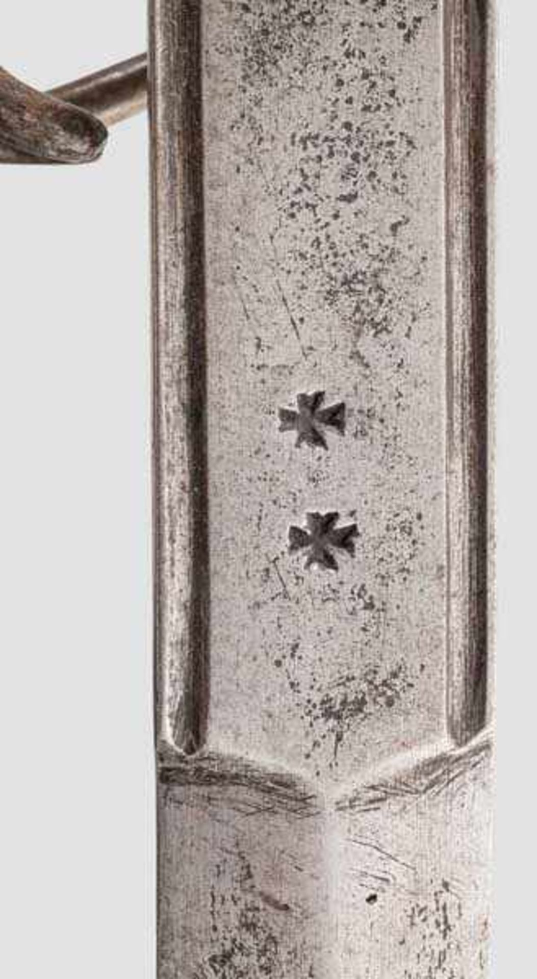 Schwert zu anderthalb Hand, deutsch um 1550 Zweischneidige, beidseitig gegratete Klinge mit - Bild 5 aus 7