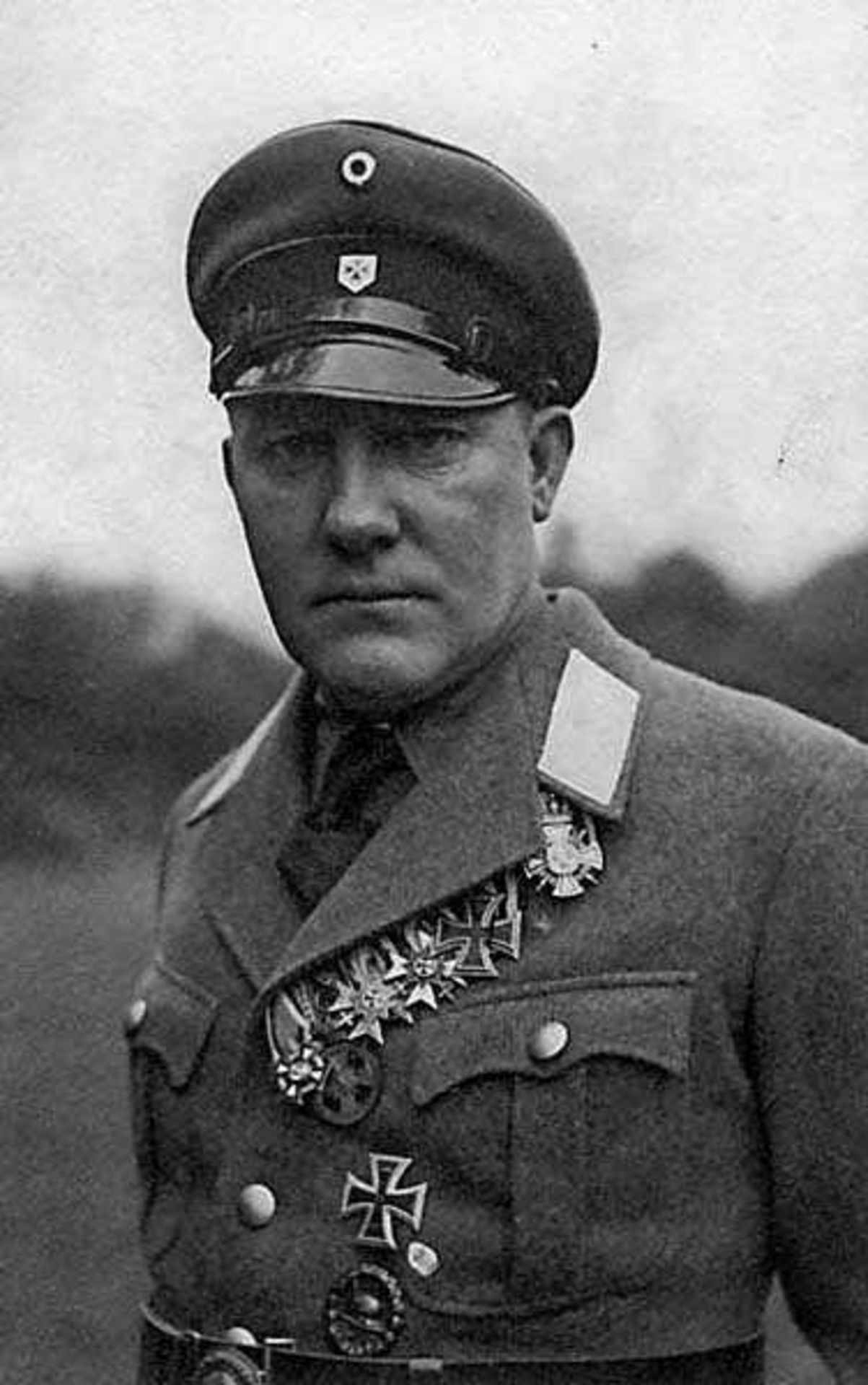 Hauptmann und Freikorpsführer Artur Mahraun - persönliche Ordensschnalle als Hohenzollern-Ritter - Bild 3 aus 3